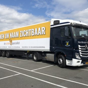 Belettering vrachtwagen - de Letterspecialist