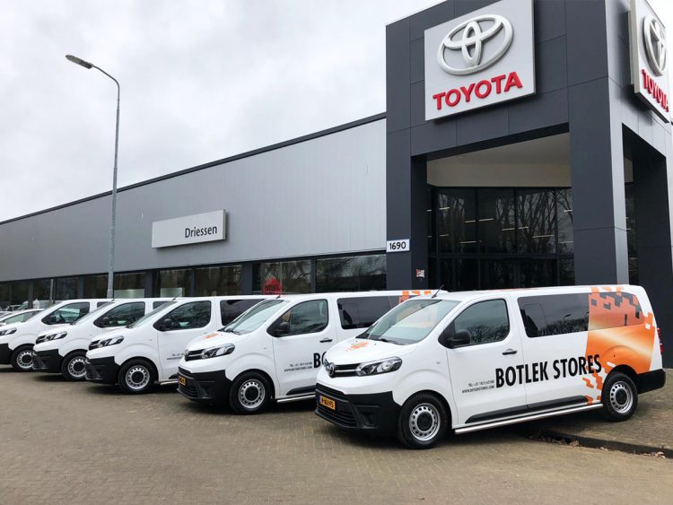 Belettering wagenpark - Driessen Toyota Botlek Stores